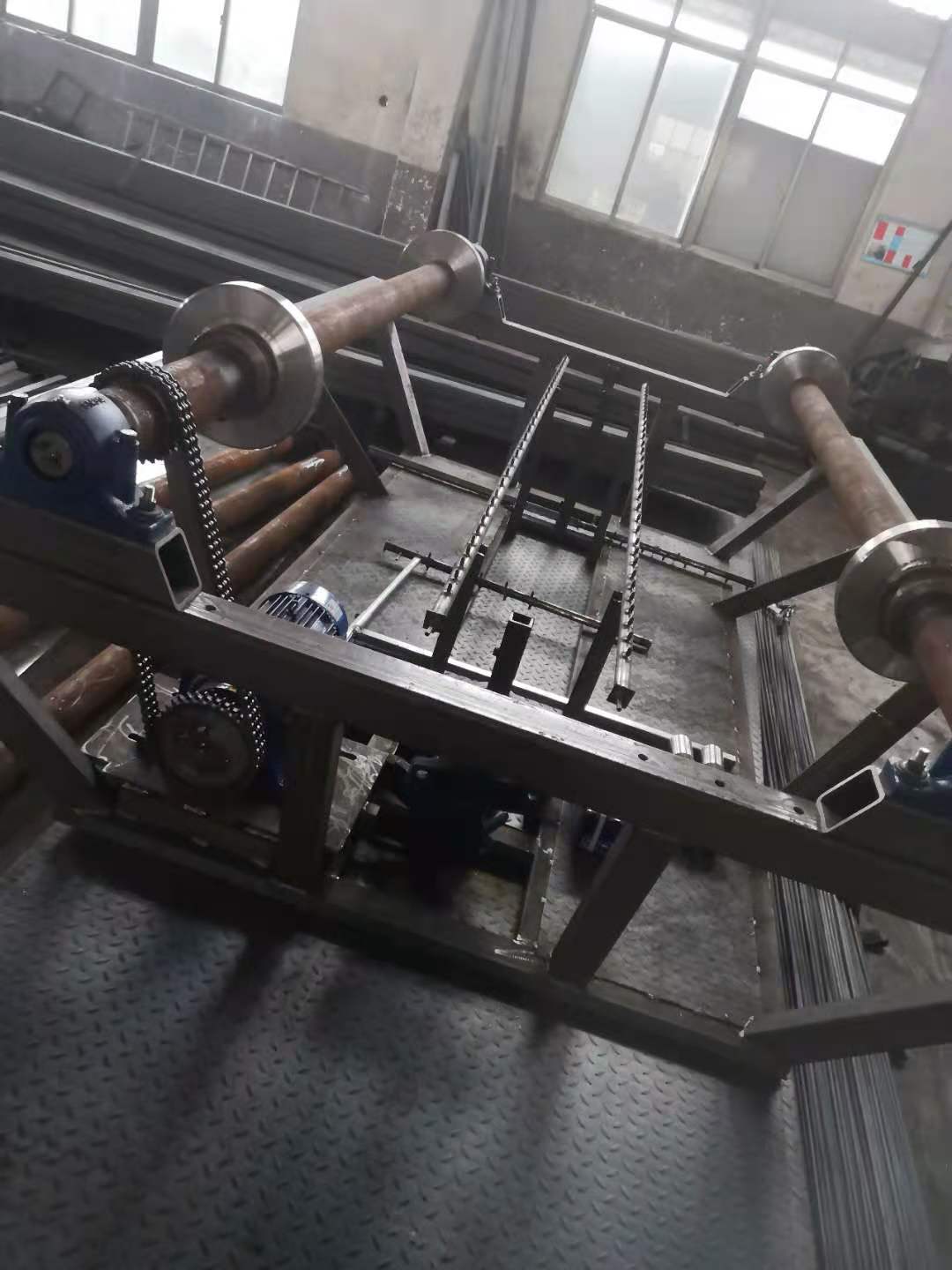 滾塑液壓搖擺機